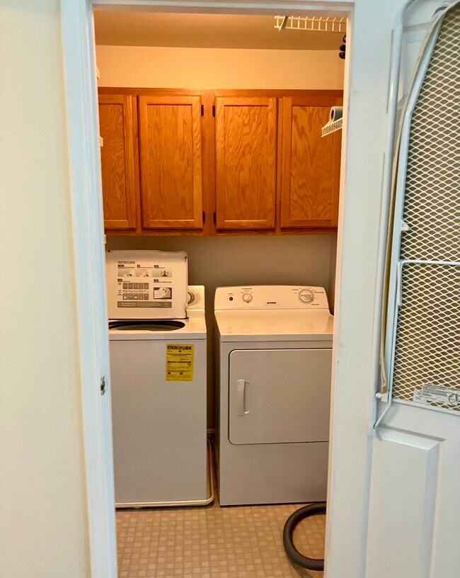 laundry room - 1137 Huntmaster Ter NE