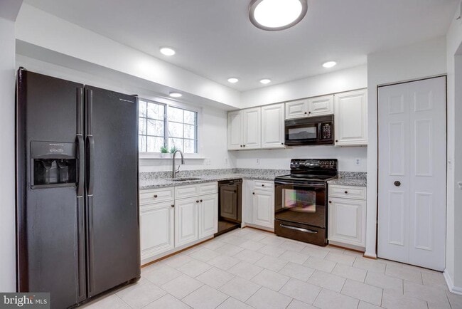 Building Photo - 6012 Westbourne Pl