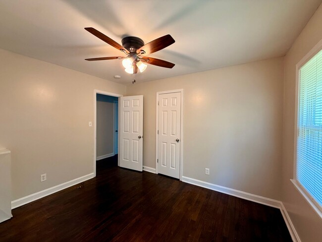 Building Photo - 4033 Fieldcrest Rd