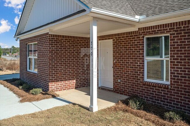 Building Photo - $1650! Beautiful 3Bed 2Bath in newly built Woodland Circle! Tour today