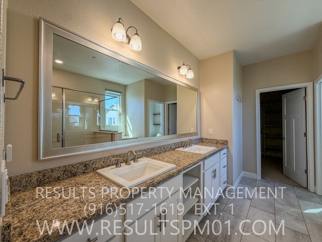 Building Photo - Must See! Lovely Former Model Smart Home 4 Bed 3 Bath