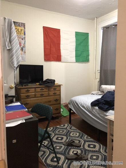 Building Photo - 316 St Paul St