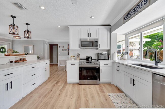 Building Photo - 1066 SW 25th Way