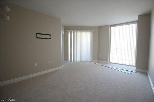 Building Photo - 2777 Paradise Rd
