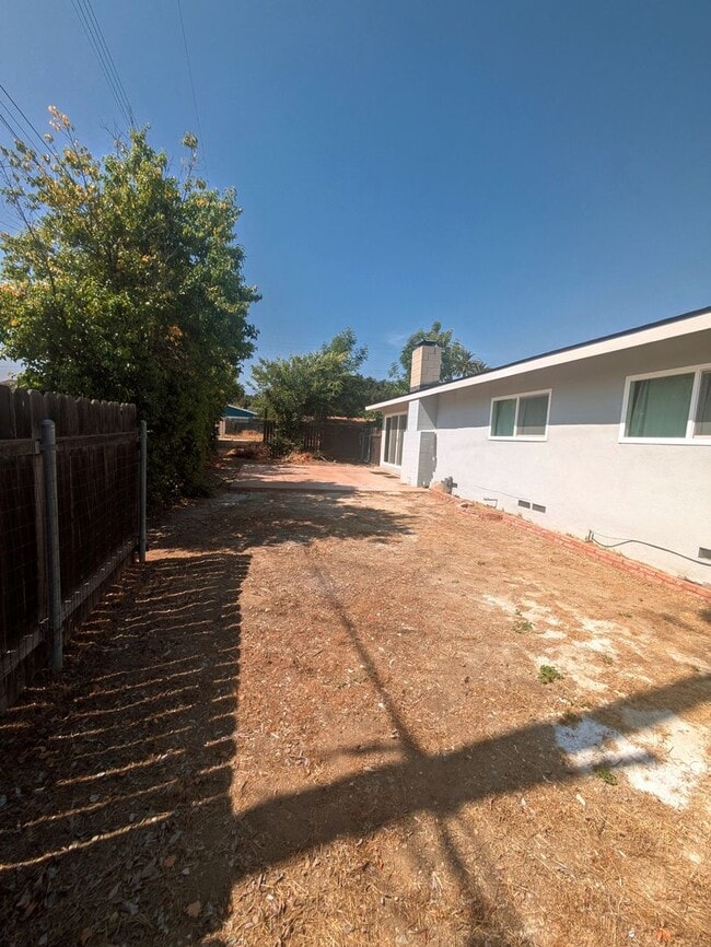 Building Photo - $$$$$$500 MOVE IN BONUS!!!!Freshly Remodel...