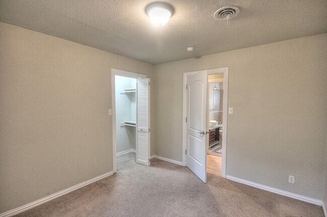 Building Photo - 1204 W Oltorf St