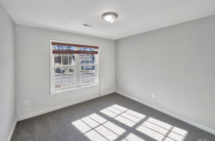 Building Photo - 3912 Harrow Dr