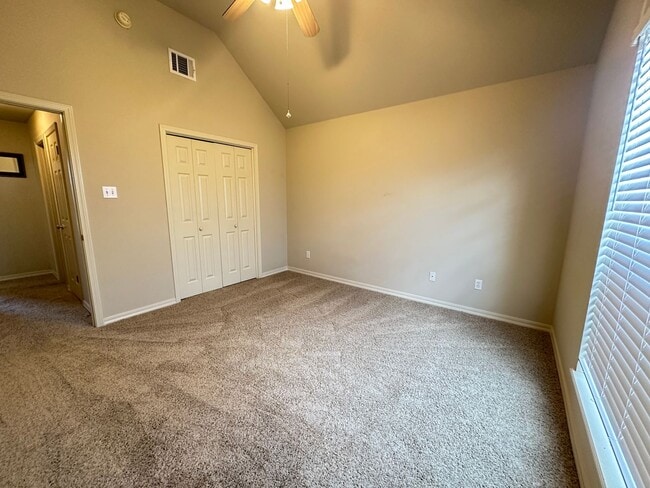 Building Photo - BEAUTIFUL HOME IN AZALEA GARDENS