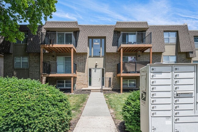 Building Photo - Crysler Plaza East