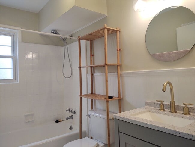Building Photo - Cozy Condo located in McAlway Manor in Cot...