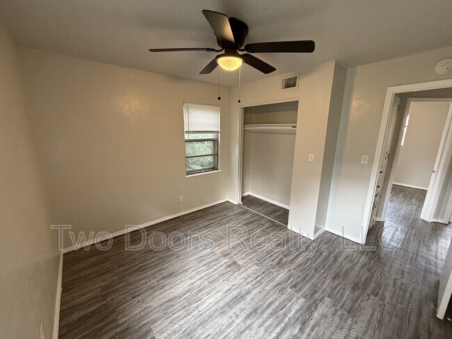 Building Photo - 605 SE 72nd St