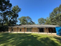 Building Photo - Gorgeous all renovated Home in Vidor, TX!.