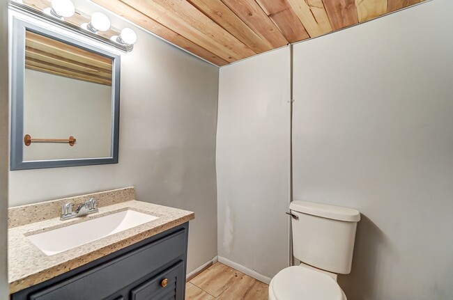 Building Photo - Charming 3-bedroom, 1.5-bathroom