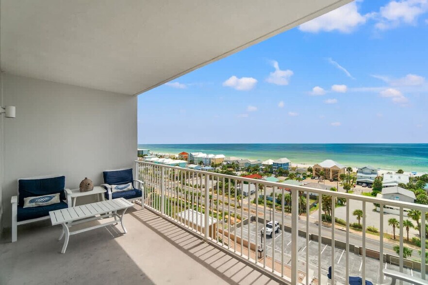 Building Photo - 9860 S Thomas Dr