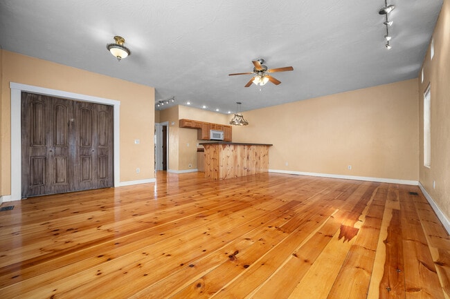 Building Photo - 1543 S Tuscany Ct