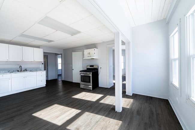 Building Photo - 30 Chestnut St