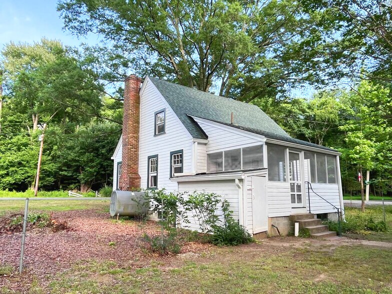 Building Photo - 5800 Fenwick Rd
