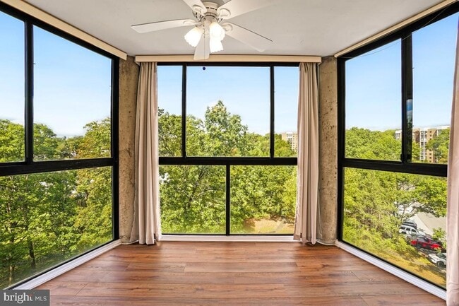 Building Photo - 15101 Interlachen Dr