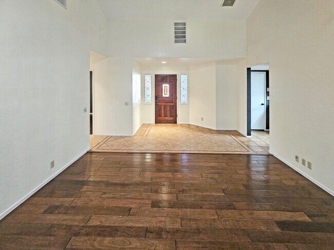 Building Photo - 413 Mt Rainier Pl