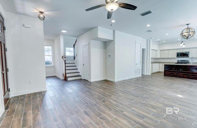 Building Photo - 121 White Ave