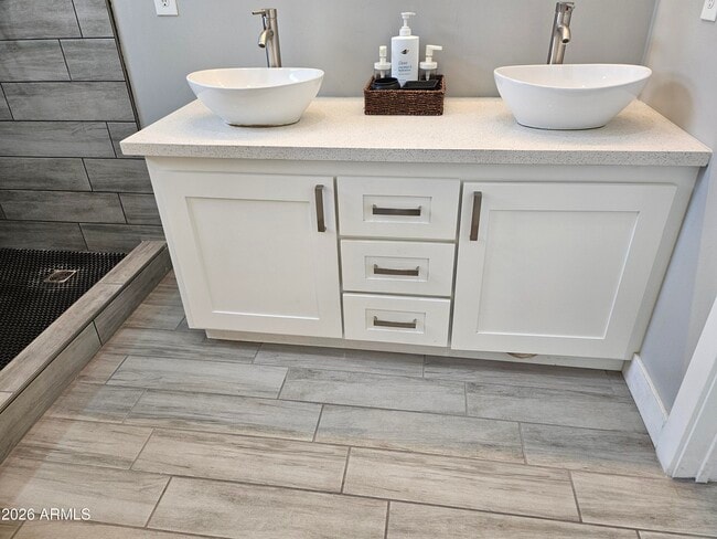 Building Photo - 1402 S 10th Ave