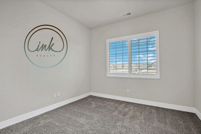 Building Photo - Beautiful Genoa Home