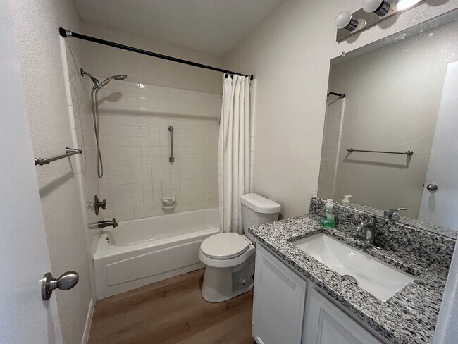 Building Photo - 6616/6618 Parkview Lane