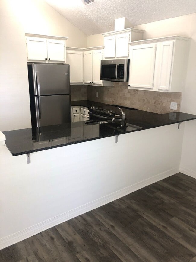 Building Photo - 1BR 1BA Bayou Rouge
