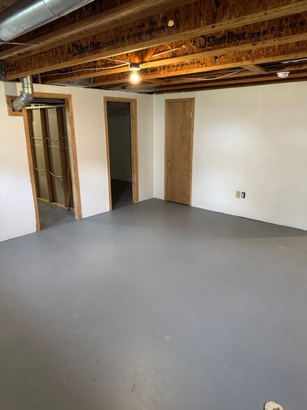 Building Photo - 475 Broadview Ct