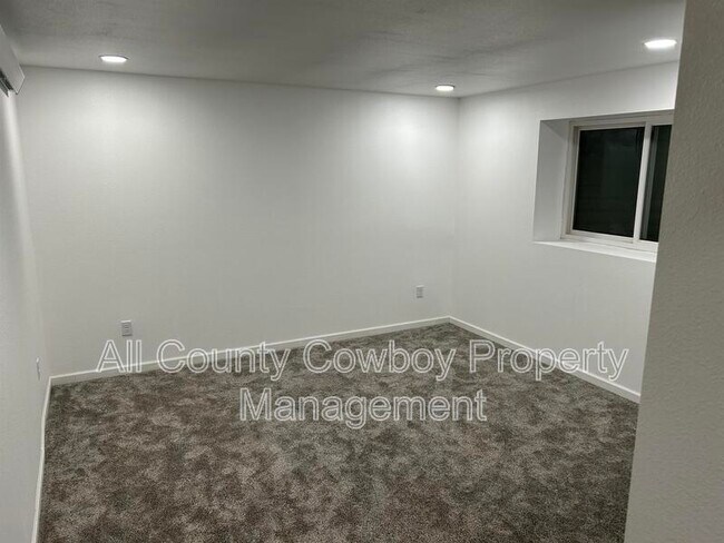 Building Photo - 1710 1/2 Walsh Court