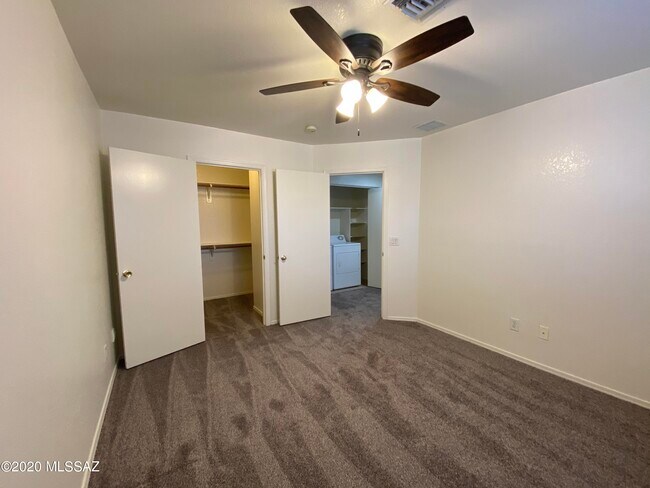 Building Photo - 1265 E Weimer Cir