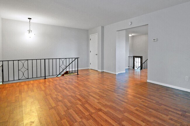 Building Photo - 2 Bed | 2 Bath W/ Garage in Heart of Colum...