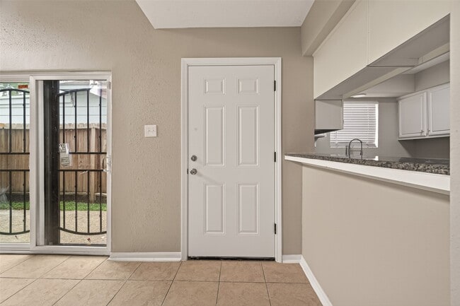 Building Photo - 12239 W Village Dr