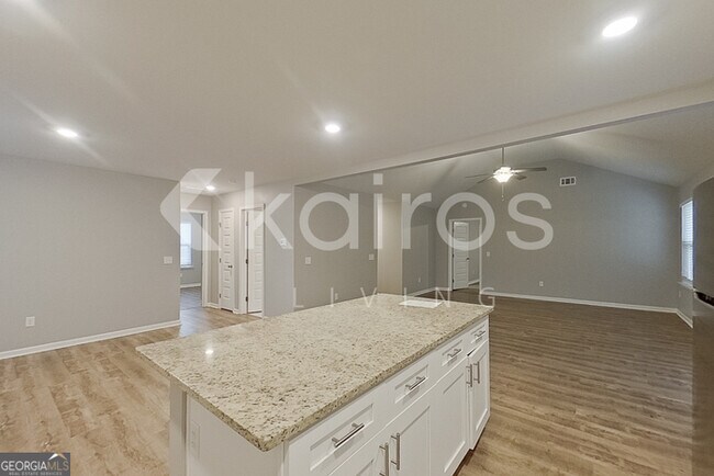 Building Photo - 136 Western Red Cedar Dr