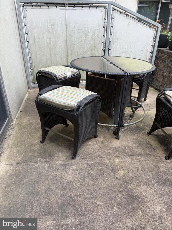 Building Photo - 777 7th St NW