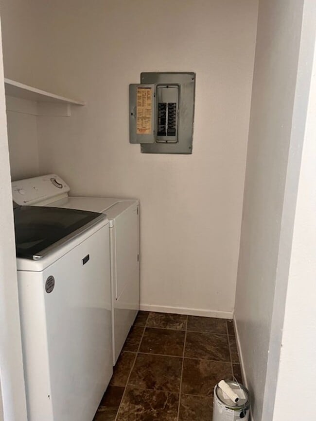 Building Photo - Charming 2 Bedroom, 1 Bathroom Home in Central Cedar City