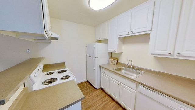 Shared Kitchen - La Salle Apartments