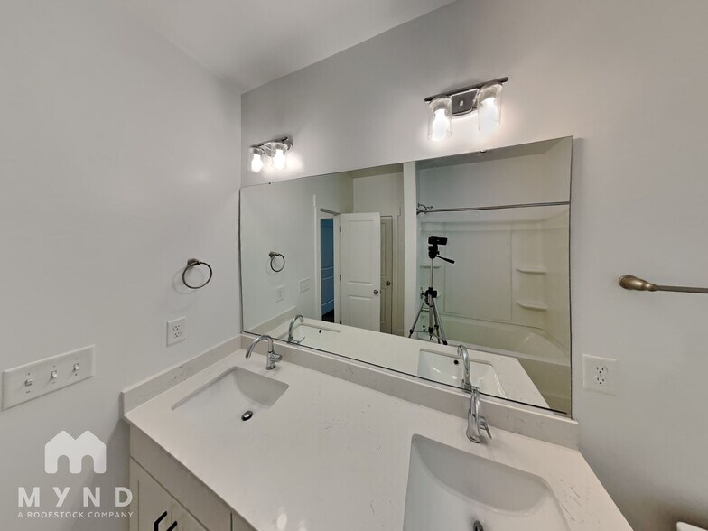 Building Photo - 3944 Cushman St