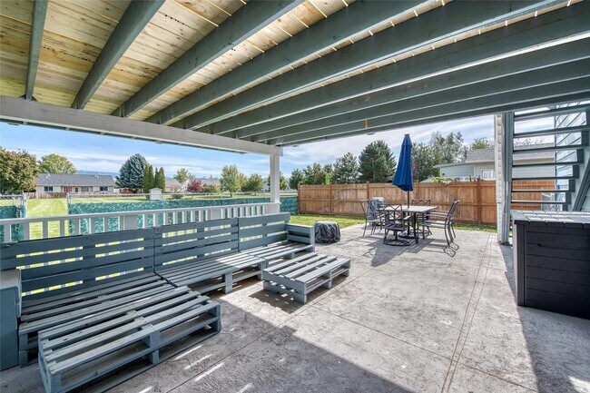 Building Photo - Spacious 4 bed/ 3 bath Hamilton Home