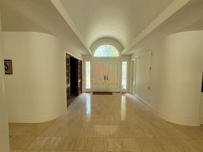 Building Photo - STUNNING LUXURY HOME - EVERYTHING YOU NEED - SHORT-TERM AND FURNISHED OPTIONS AVAILABLE