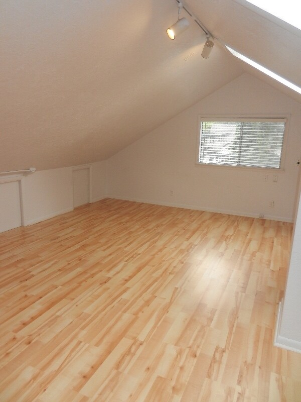 Building Photo - 632 S Loomis Ave