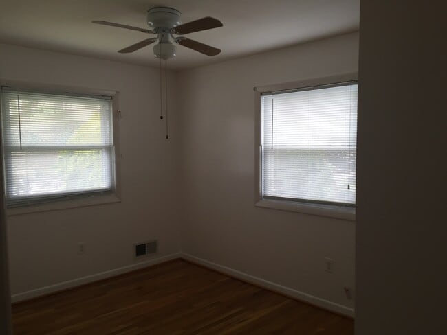 Building Photo - 4 BEDROOM, 3 FULL BATH SINGLE FAMILY HOME ...