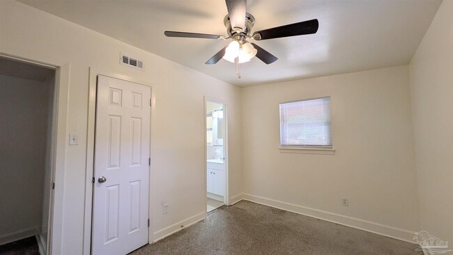 Building Photo - 2120 Curry Cir