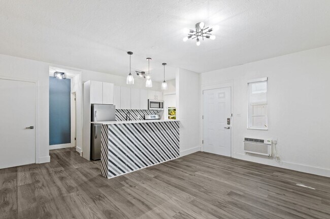 Building Photo - Resort-Style 1-Bedroom Apartment in Prime ...