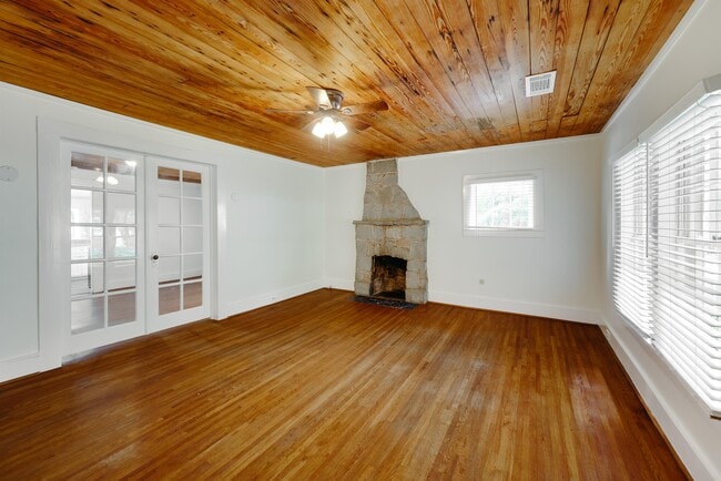 Building Photo - 505 Cherokee Rd