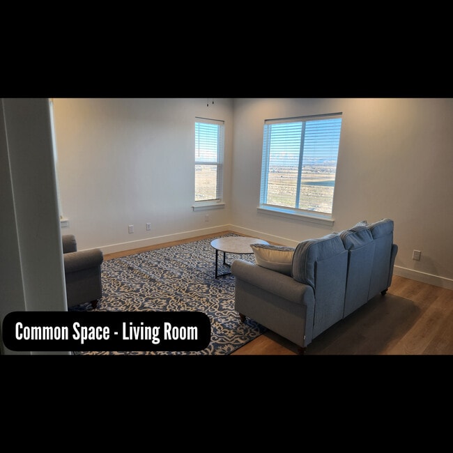 Building Photo - 1001 W Coral Charm Wy