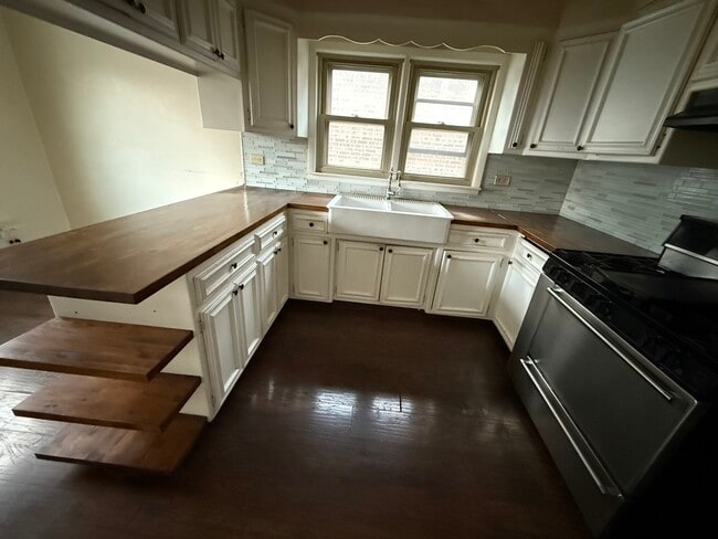 Building Photo - 5235 Long Ave