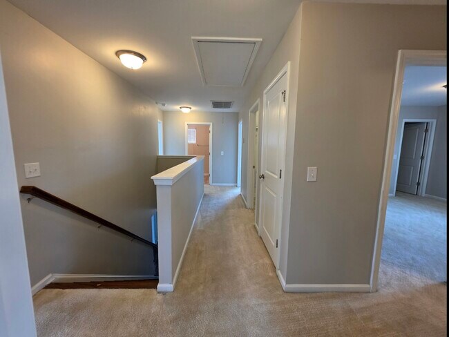 Building Photo - 701 Breys Cut