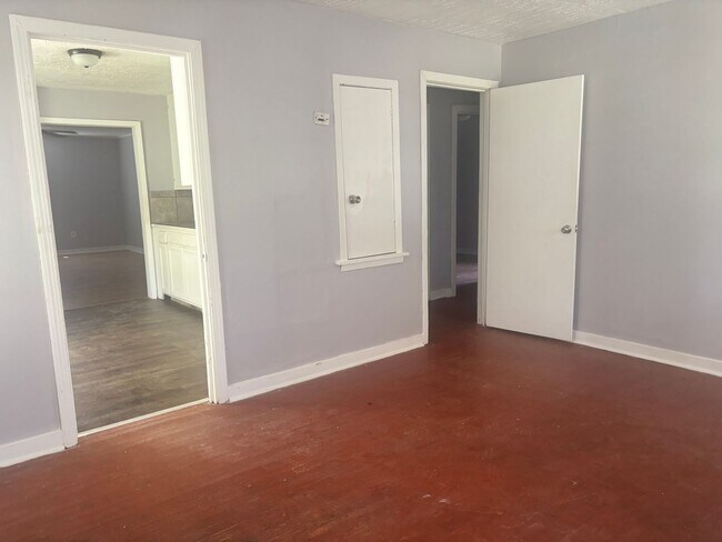 Building Photo - 2829 Comfort St