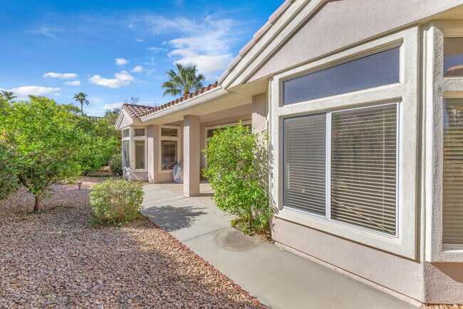 Building Photo - 37468 Westridge Ave